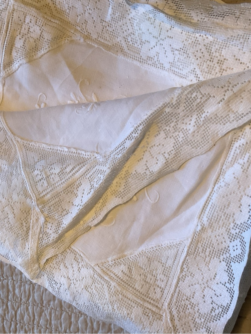 Embroidered White Lace Tablecloth Classic Dining - Picture 2 of 5